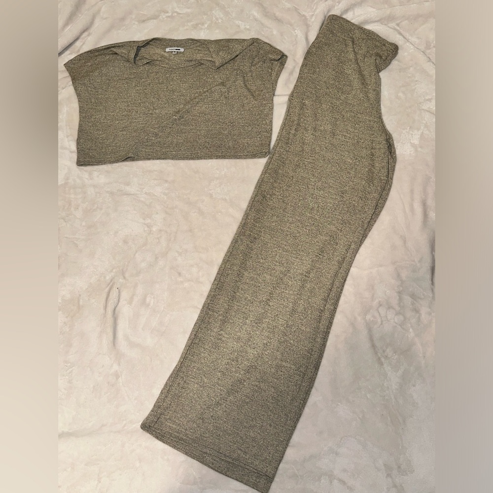 Fashion nova Netflix and chill set